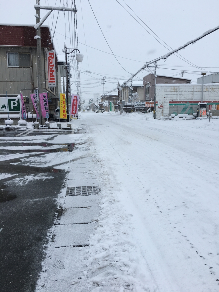 f:id:jdy00247:20170114224044j:plain 薬局前の道路