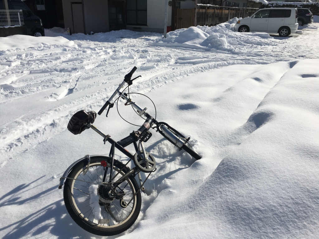 f:id:jdy00247:20170131112451j:plain 雪の自転車