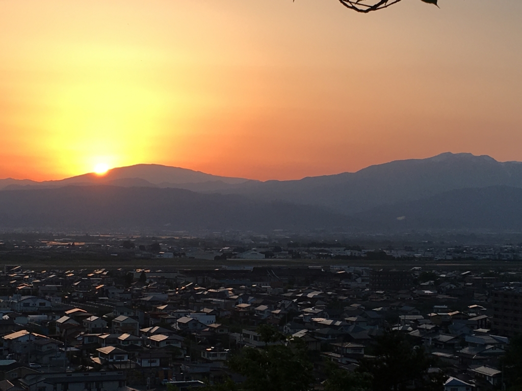 夕焼け月山、葉山