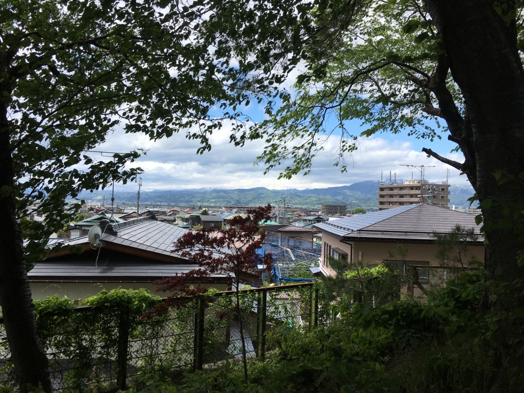 f:id:jdy00247:20170527140140j:plain 大日様から月山眺め