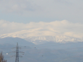「月山の冠雪―来るべき冬」