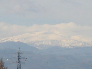 「月山の冠雪―来るべき冬」