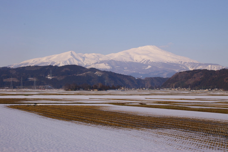 八幡町からの鳥海山眺め