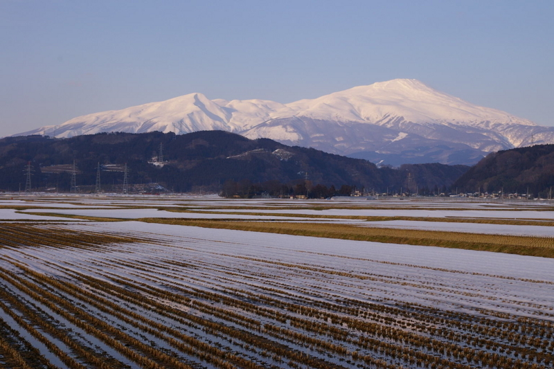 八幡町からの鳥海山眺め