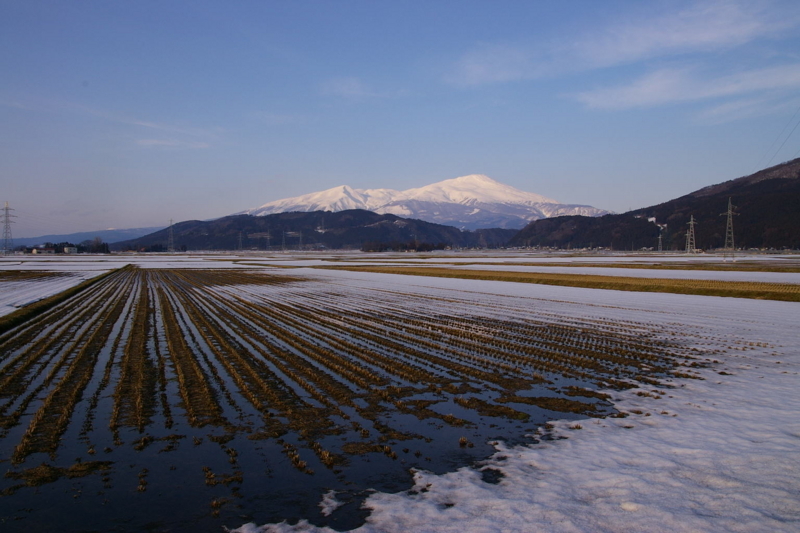 八幡町からの眺め　「鳥海山」