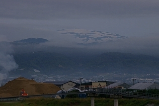 Imgp7099090622 白水川から眺めた月山