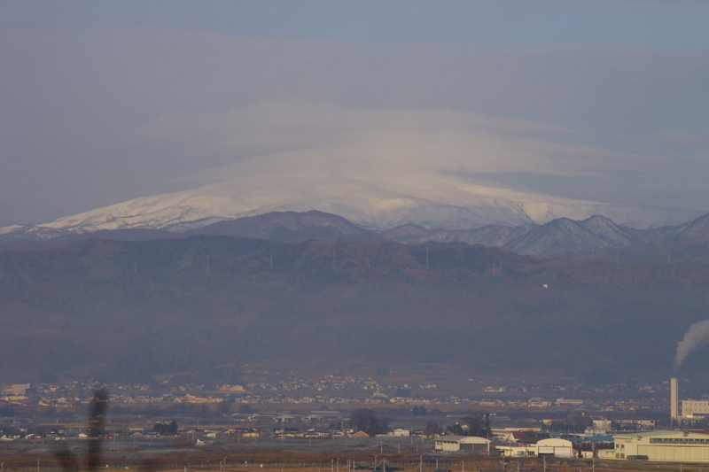 月山、冠雪となりました