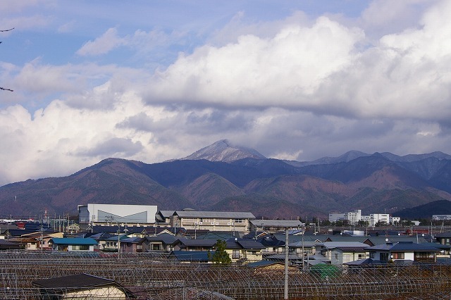 甑岳もうっすらと雪化粧