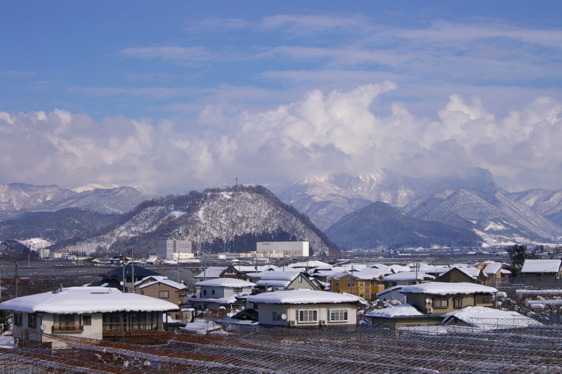 大森山と奥羽山脈です。