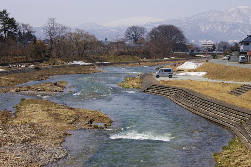 東根市白水川　春の浅瀬