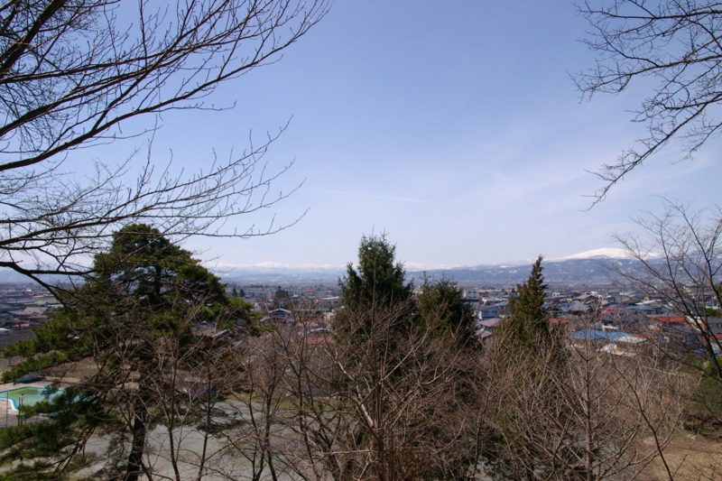 パラノラマのような風景が広がり、月山から朝日連峰までいい眺めです