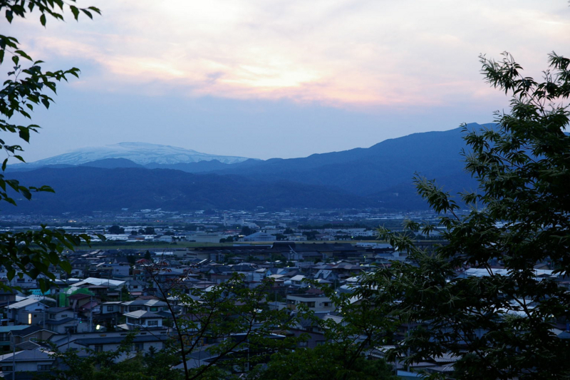 I若木山から夕焼けの月山、葉山連峰眺め