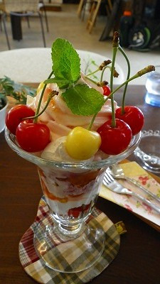 Imgp40900708 さくらんぼパフェ!