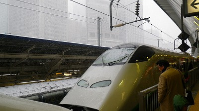 東京駅ホーム。山形新幹線つばさの連結部