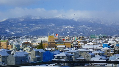 山形新幹線つばさの車窓から　福島市