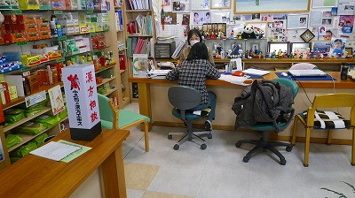 Imgp73120227 I何先生と妻が黄帝内経素問を勉強中
