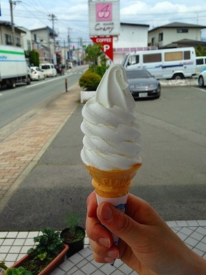 東根市神町のチェリーさんのソフトクリーム美味しかったです。