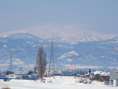 雪景色の月山