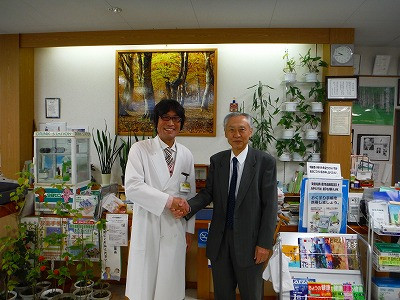 0281027 猪越先生と土屋薬局