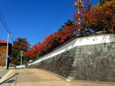 東根小学校の城壁