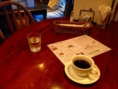 0091207 昨日の日曜日、年の瀬恒例の仲人さんに妻と年末の挨拶に立ち寄って、その帰りに七日町のクラシックカフェに行きました。