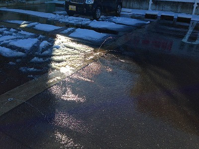0261215 地下水は年間を通して14℃くらいですから真冬は湯気がたちます。