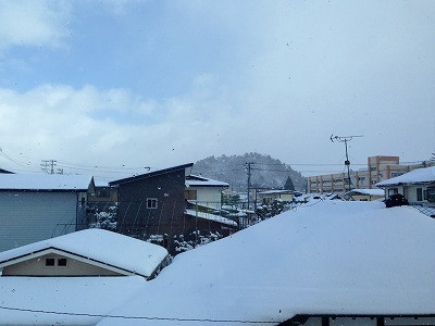 我が家の二階から若木山、冬の風景