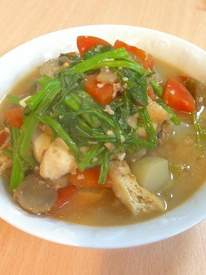 0191222 山形市の掘込のセリもいれて納豆汁の出来上がりです。