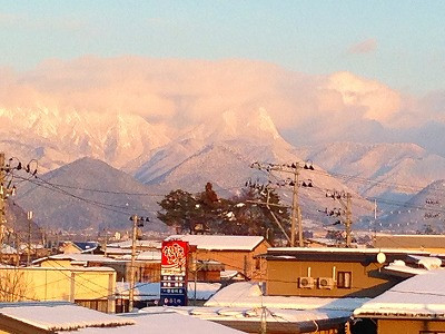 奥羽山脈、黒伏山も眺められます。