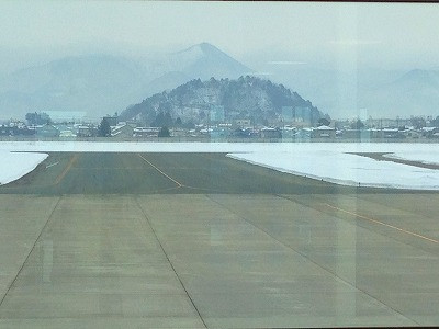 0090208 山形空港から眺める若木山
