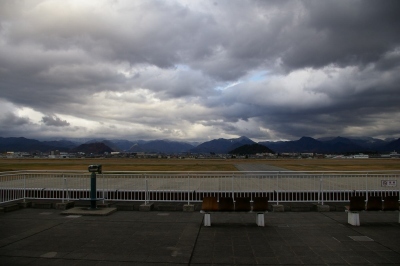 山形空港から眺める大森山と若木山