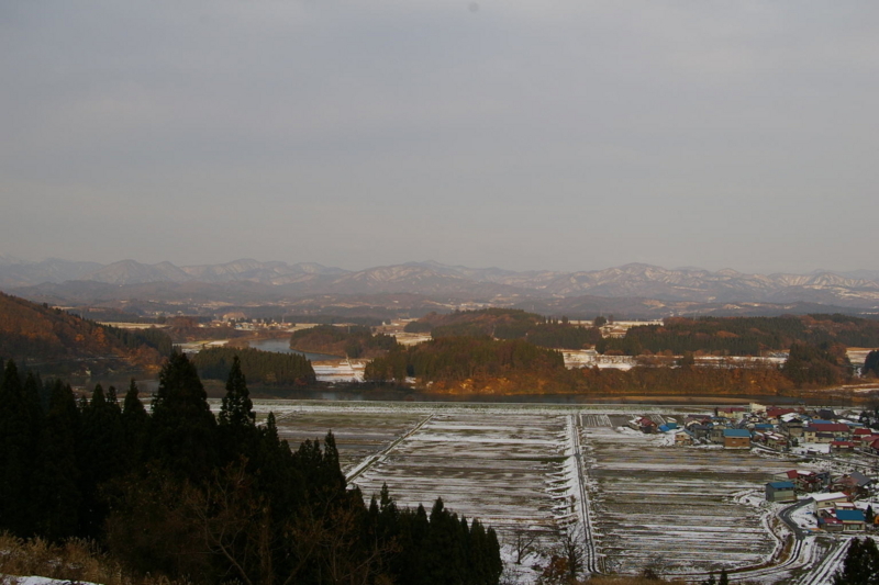 大石田町や遠くの山並み