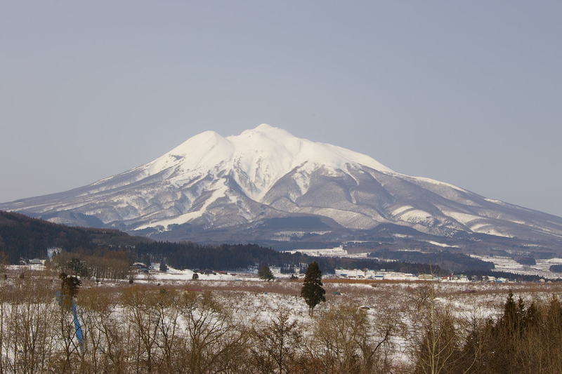 アップルロードから眺める岩木山の勇姿"