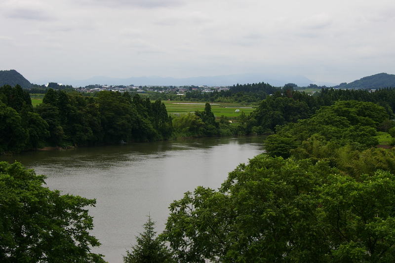 「大淀の流れ　万緑に最上川