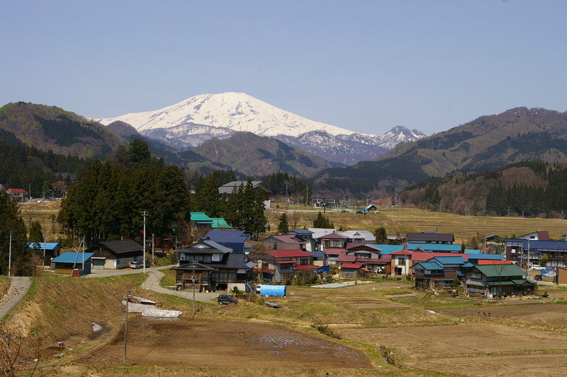 真室川町　３４４号線の高台から鳥海山見上げ