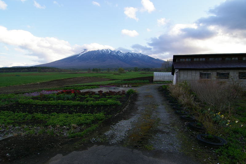 「岩手山と道」 title=