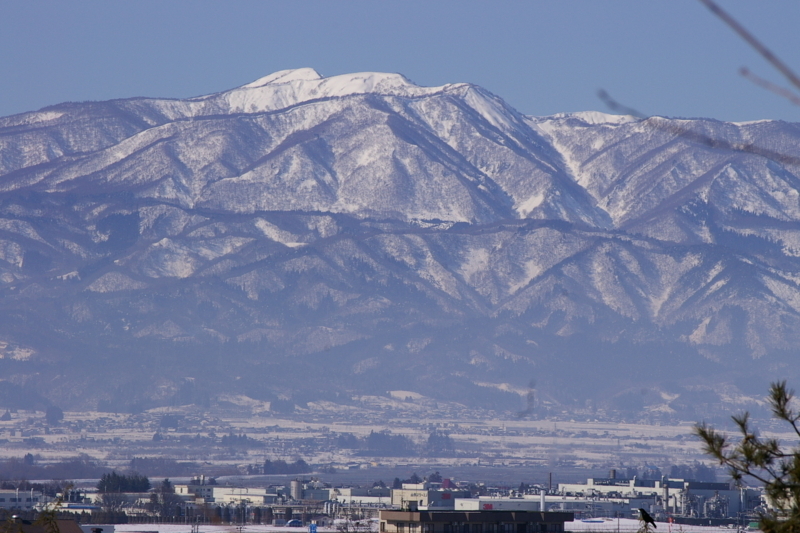Imgp0287070205 月山と葉山連邦の眺めです。