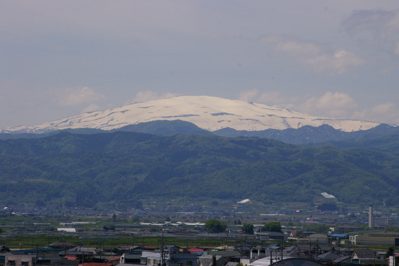 若木山からの月山の眺め