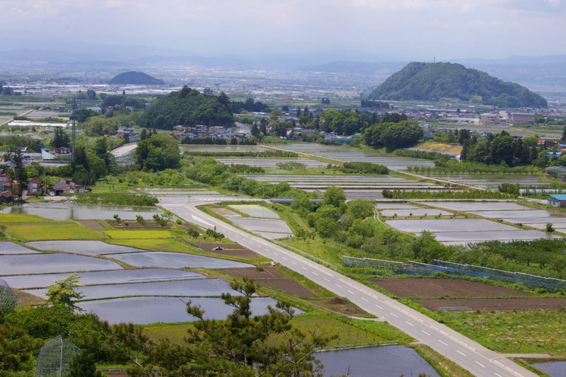 大森山と若木山の眺め