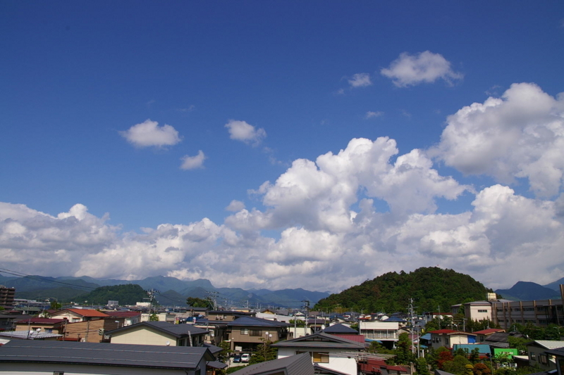 我が家の３階からの眺め　若木山と大森山