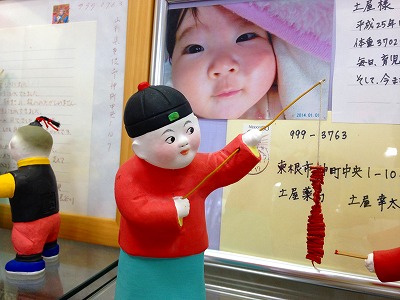 0020812 中国土産の泥人形、顔の表情が生き生き