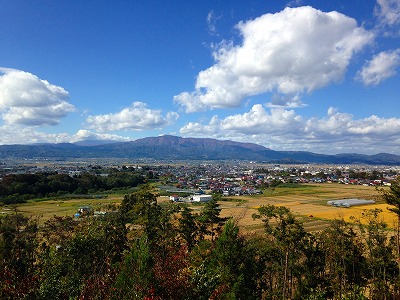 0111014 東根市内の田んぼの風景
