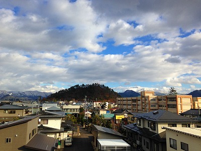 若木山と神町小学校