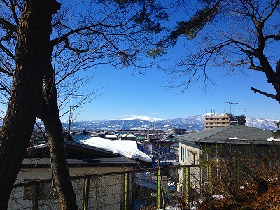 大日様の階段から眺めた月山