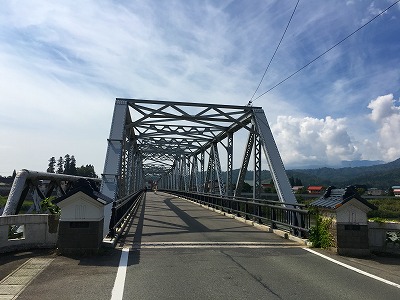 Img_35640925 最上川にかかる橋