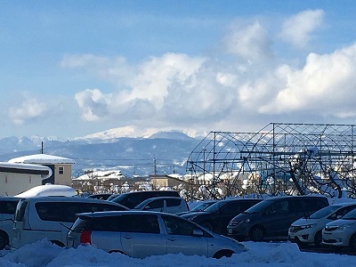 Img_47960118 自衛隊官舎から月山