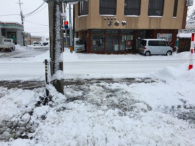 土屋薬局駐車場