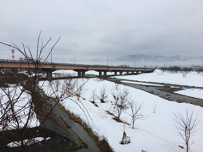 昼下がり　旧国道１３号線羽州街道から乱川、国道１３号眺め