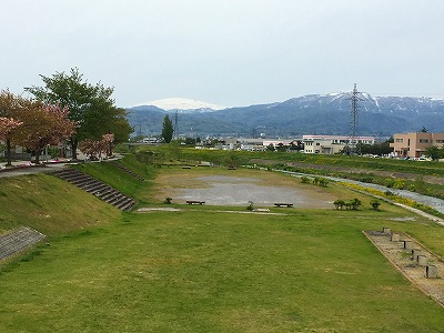 野川から月山、葉山眺め