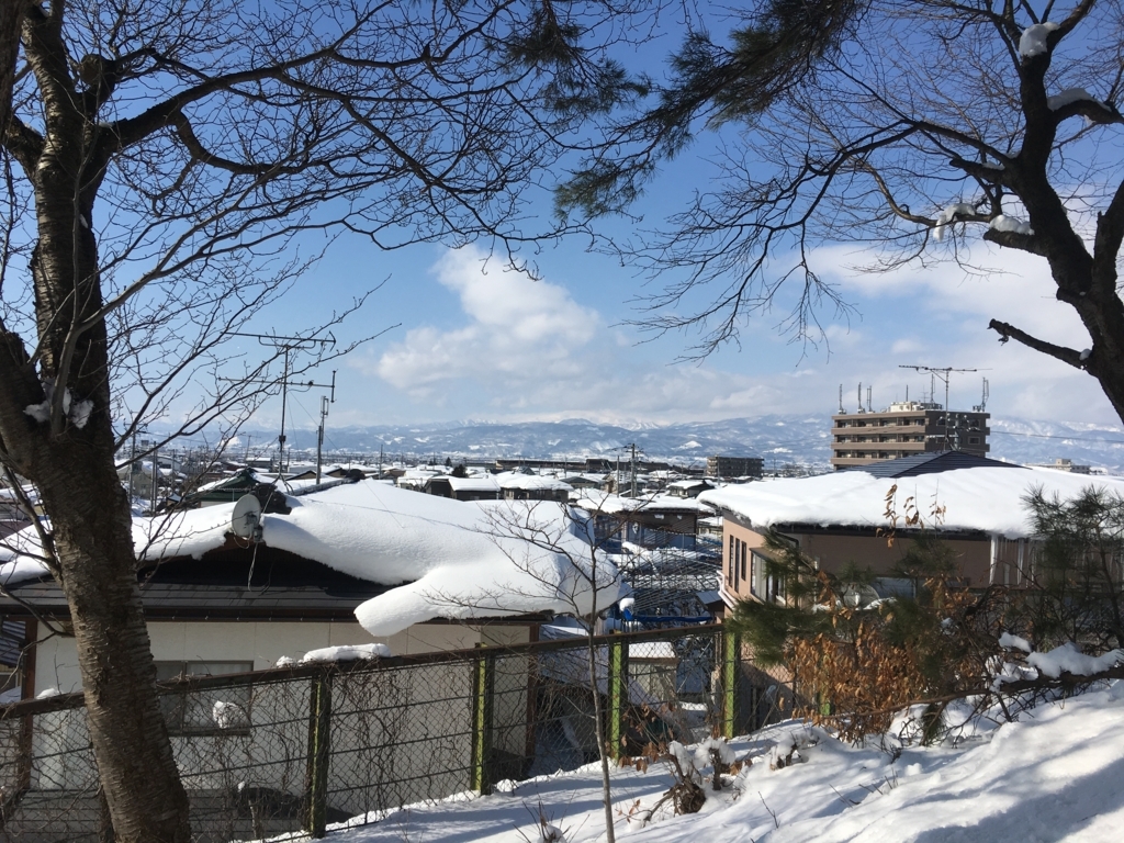 f:id:jdy00247:20180201152830j:plain 大日尊からの眺め、月山がいい眺め